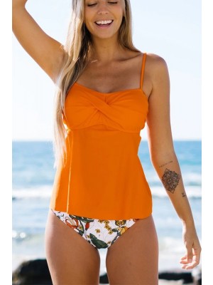Süßes Tankini-Set mit Blumendruck und Twist-Front